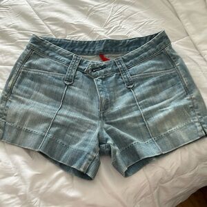 Cute denim shorts!!